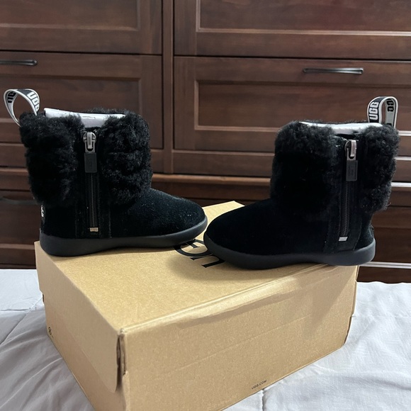 UGG T MINI QUILTED FLUFF/ TD size 6 - Picture 5 of 5